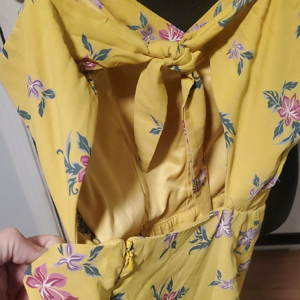 Timing Yellow Floral Ruffle Romper - Picture 11 of 11